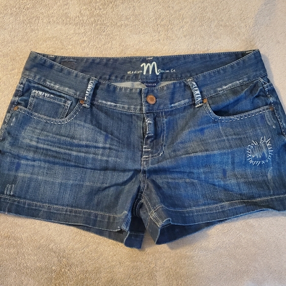 Women's denim shorts - Picture 1 of 1